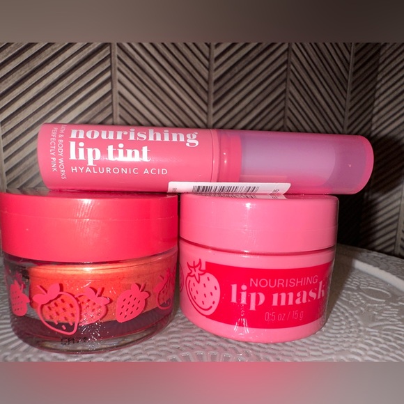 Bath & body Works 3pc lip bundle (Strawberry) - Picture 2 of 4